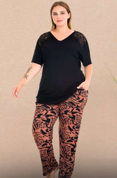 Büyük Beden Desenli Omuzlar Dantelli V Yaka Kısa Kollu Pijama Takımı