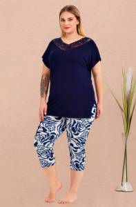 Lady - Lacivert Büyük Beden Dantelli Yaka Kısa Kollu Kapri Desenli Pijama Takımı (1)