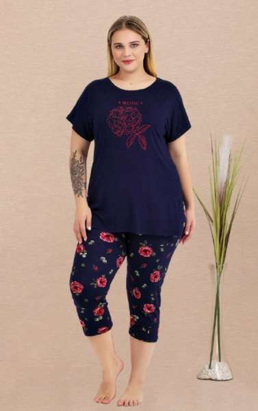 Lacivert Çiçek Desenli Pamuklu Büyük Beden Taytlı Kapri Pijama Takımı