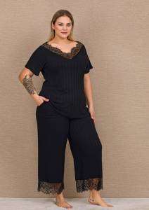 Lady - Siyah Dantelli V Yaka Kısa Kollu Bol Paça Büyük Beden Kadın Pijama Takımı