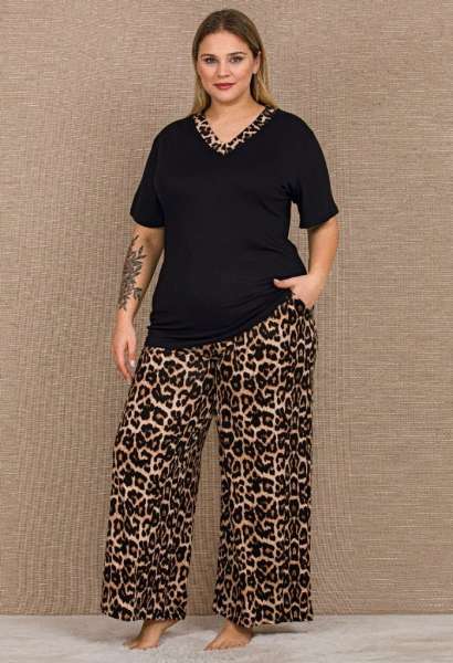 Leopar Desenli V Yaka Kısa Kollu Büyük Beden Pijama Takımı