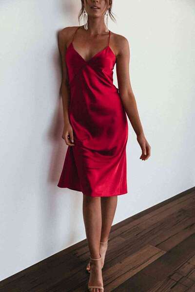 Kırmızı Sırt Dekolteli Uzun Saten Gecelik Elbise