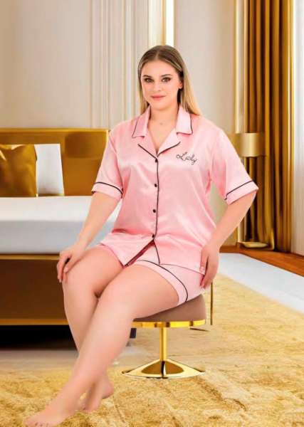 Lady - Pembe Kısa Kollu Saten Büyük Beden Şortlu Pijama Takımı