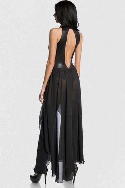 Seksi Body Suit ve Deri Görünümlü Bacak Aksesuarı