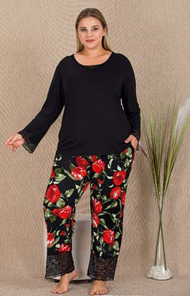 Siyah Büyük Beden Çiçek Desenli Dantel Paça Detaylı Pijama Takımı