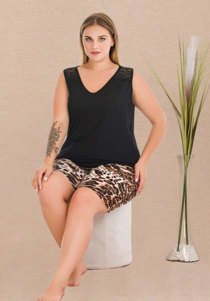 Siyah Büyük Beden Leopar Desenli Şort Takımı