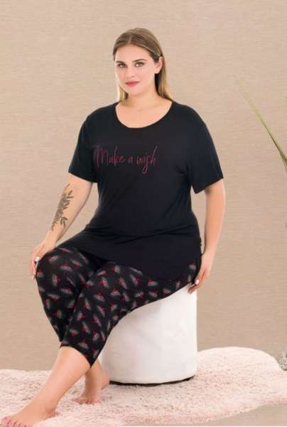 Lady - Siyah Desenli Büyük Beden Kısa Kollu Kapri Pijama Takımı