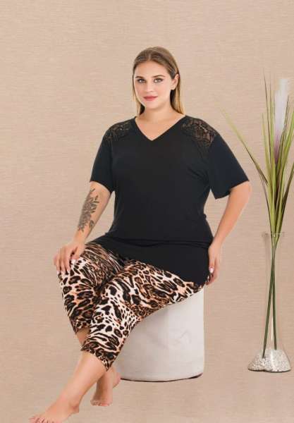Siyah Leopar Desenli Pamuklu Büyük Beden Kapri Taytlı Pijama Takımı